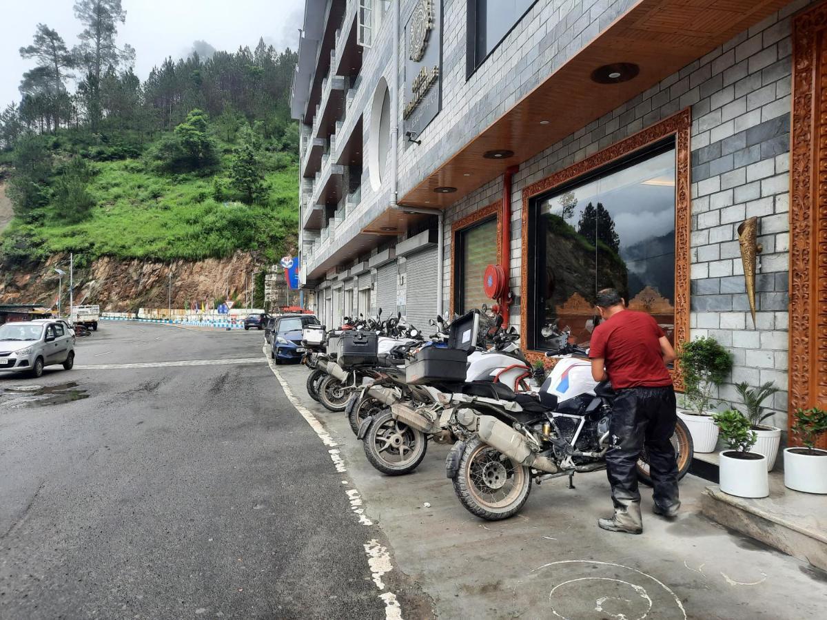 Hotel Himalayan Heritage Sarāhan Exterior foto